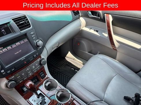 Used 2011 Toyota Highlander Limited w/ Tow Pkg AWD/4WD image 4