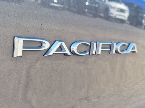 Certified 2022 Chrysler Pacifica Touring-L FWD image 13