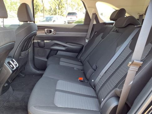 Used 2025 Kia Sorento LX image 10