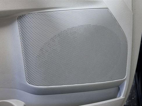 Used 2015 Toyota Venza LE image 19