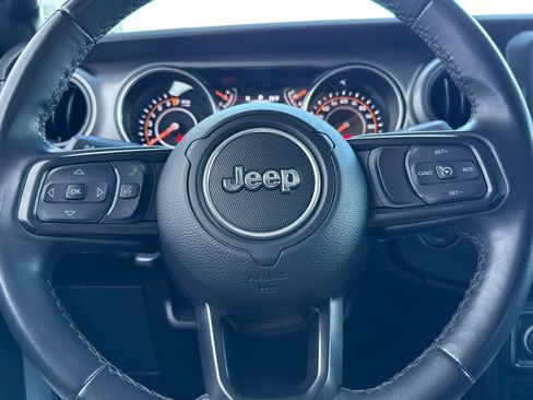 Used 2022 Jeep Gladiator Willys image 22