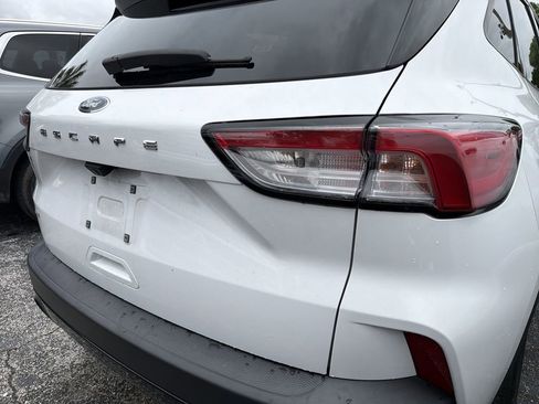 Used 2022 Ford Escape SE w/ SE Sport Appearance Package image 7