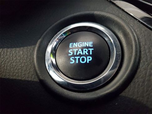 Used 2021 Toyota C-HR XLE image 25