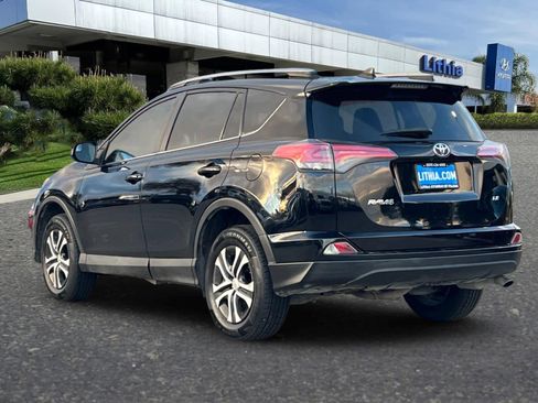 Used 2018 Toyota RAV4 LE image 6