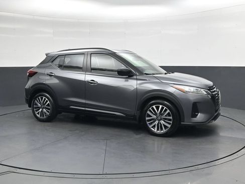 Used 2023 Nissan Kicks SR w/ SR Premium Package FWD image 4