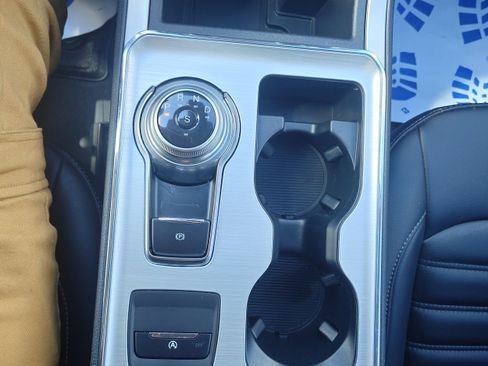 Used 2022 Ford Edge SEL w/ Convenience Package AWD/4WD image 16
