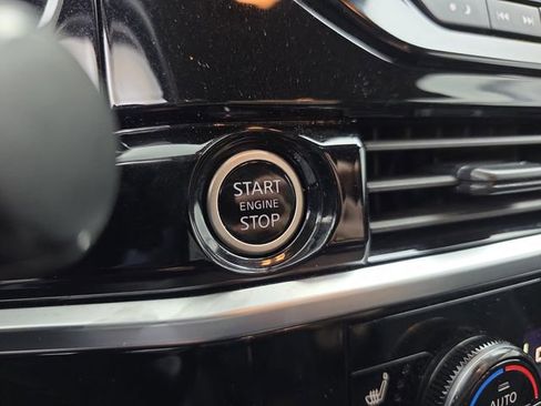 Used 2024 Nissan Pathfinder SV image 37