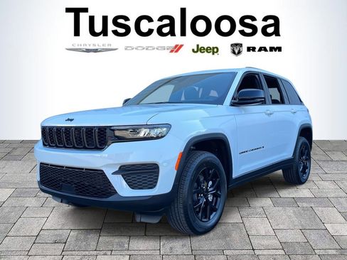 New 2025 Jeep Grand Cherokee Altitude image 3