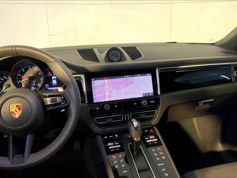 Certified 2023 Porsche Macan AWD/4WD image 16