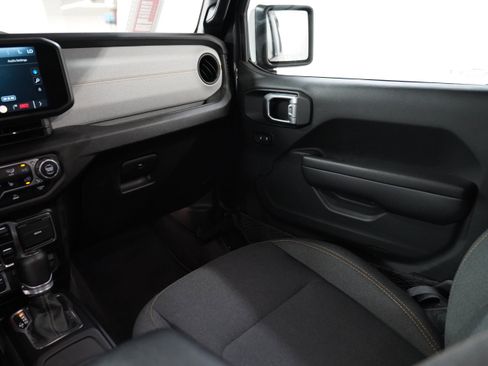 Used 2024 Jeep Wrangler Unlimited AWD/4WD image 13