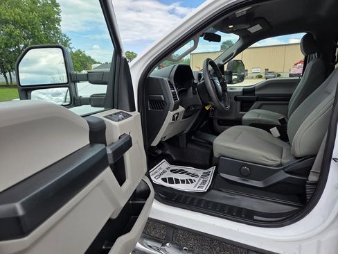 Used 2017 Ford F350 XL w/ Power Equipment Group AWD/4WD image 21