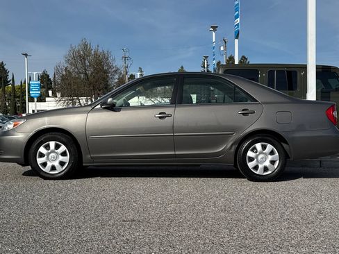 Used 2003 Toyota Camry LE image 2