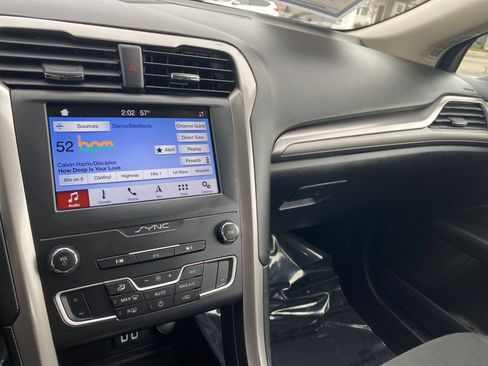 Used 2019 Ford Fusion SE image 13
