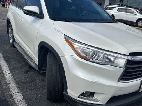 Used 2015 Toyota Highlander Limited Platinum FWD image 1