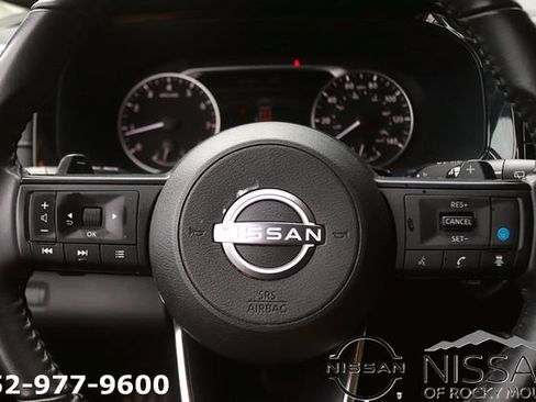 Used 2024 Nissan Pathfinder SV AWD/4WD image 15