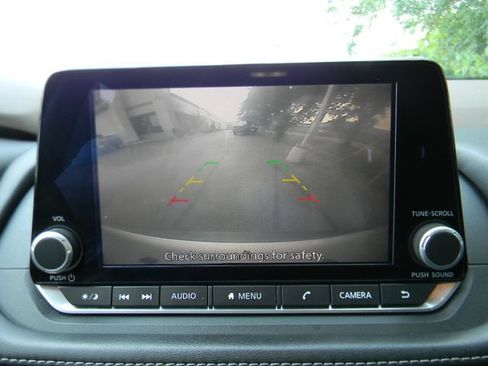 Used 2023 Nissan Rogue SV AWD/4WD image 13