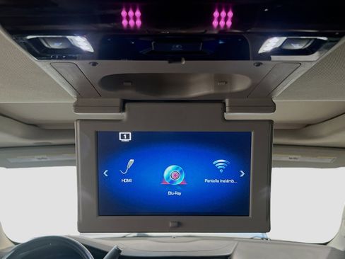 Used 2017 Cadillac Escalade Luxury image 18