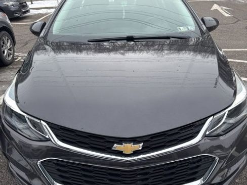 Used 2017 Chevrolet Cruze LT image 4