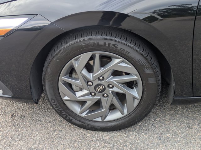 Used 2024 Hyundai Elantra Blue FWD image 15