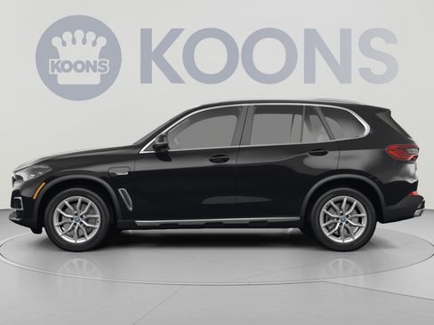 Used 2022 BMW X5 xDrive45e w/ Parking Assistance Package AWD/4WD image 2