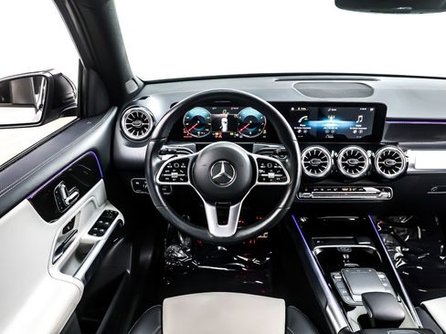 Used 2022 Mercedes-Benz GLB 250 4MATIC image 6