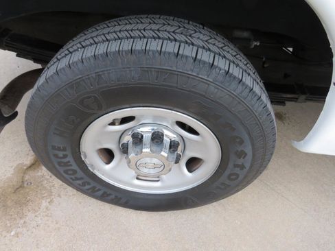 Used 2018 Chevrolet Express 3500 LT w/ LT Preferred Equipment Group RWD image 23