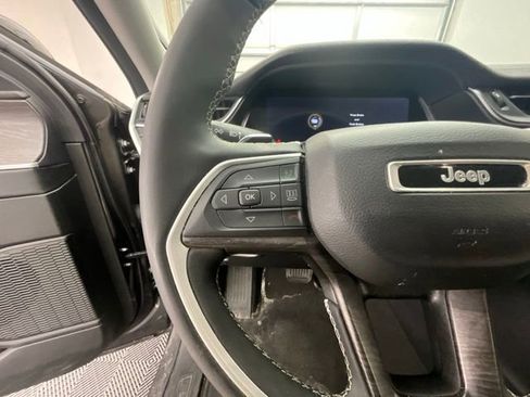 Used 2023 Jeep Grand Cherokee L Limited AWD/4WD image 18
