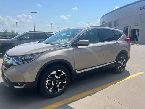 Used 2019 Honda CR-V Touring image 2