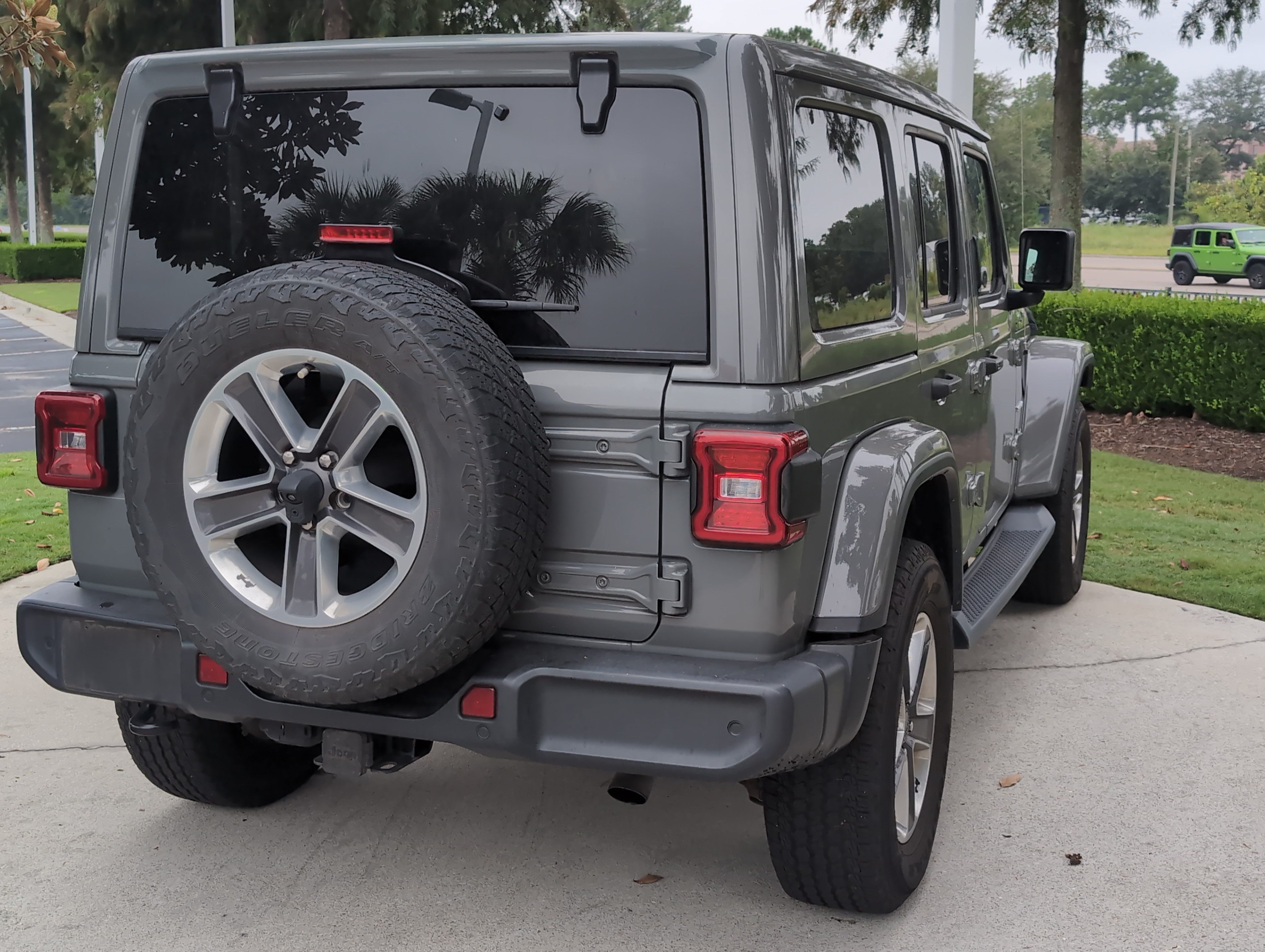 Used 2019 Jeep Wrangler Unlimited Sahara AWD/4WD image 10