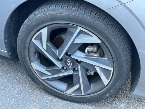 Used 2024 Hyundai Elantra Limited FWD image 4