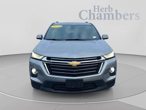 Used 2023 Chevrolet Traverse LT w/ LT Premium Package AWD/4WD image 2