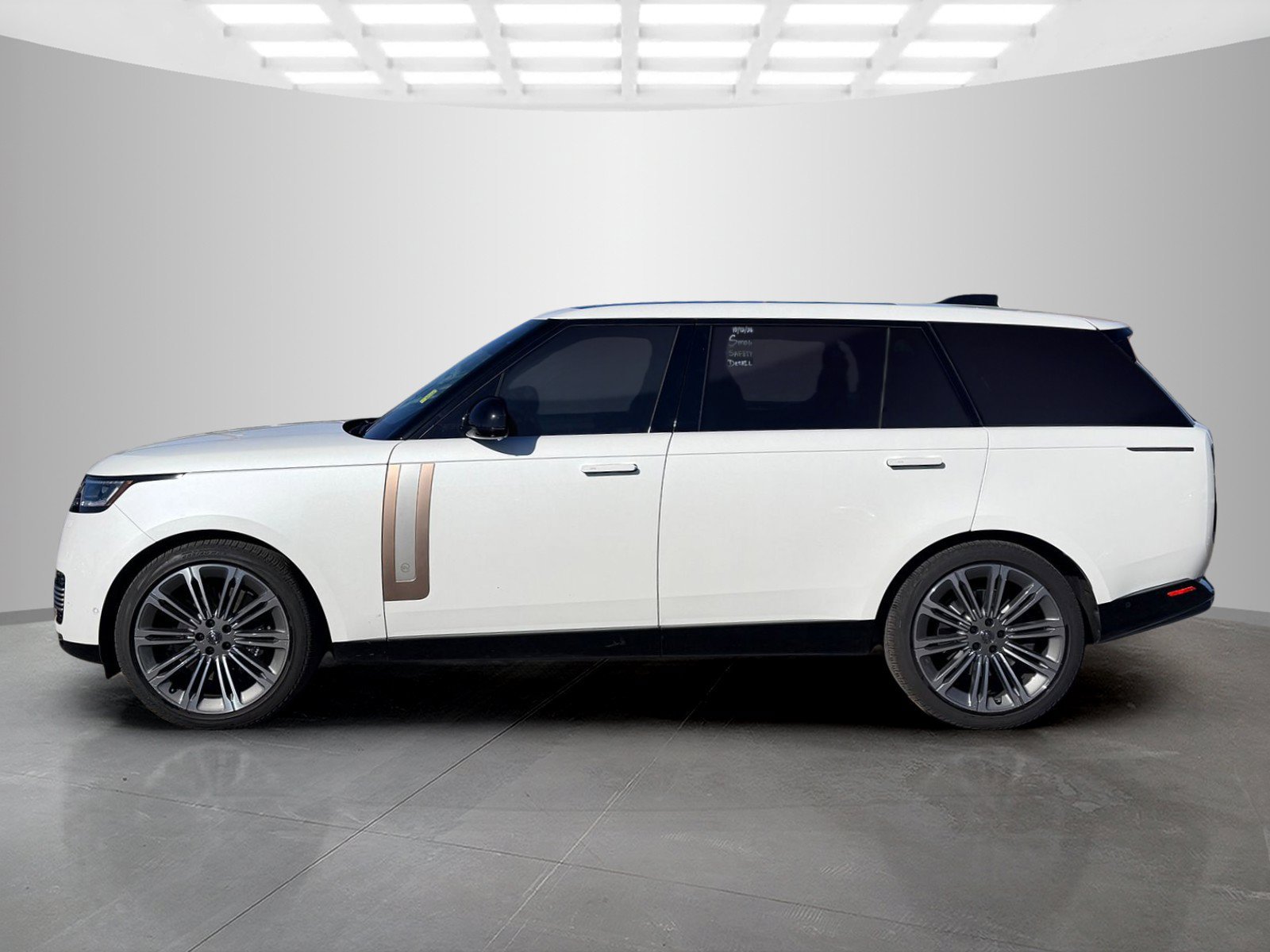 Used 2024 Land Rover Range Rover SV AWD/4WD image 8