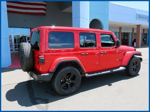 Used 2023 Jeep Wrangler Unlimited Sahara AWD/4WD image 7