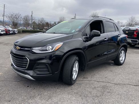 Used 2020 Chevrolet Trax LT w/ LT Convenience Package image 27