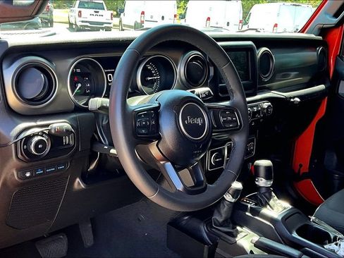Used 2023 Jeep Wrangler Unlimited w/ Convenience Group AWD/4WD image 9