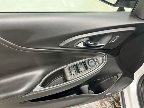 Used 2018 Chevrolet Malibu LT w/ Leather Package image 20