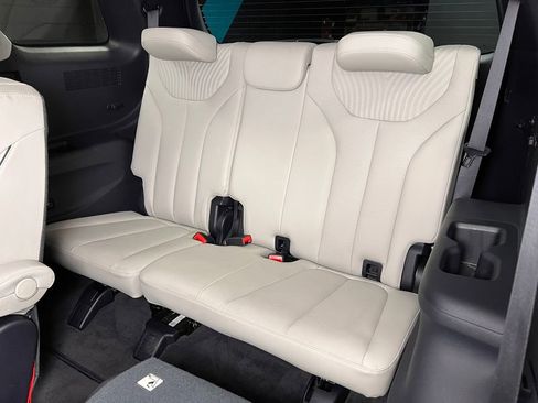 Used 2025 Hyundai Palisade Calligraphy AWD/4WD image 17