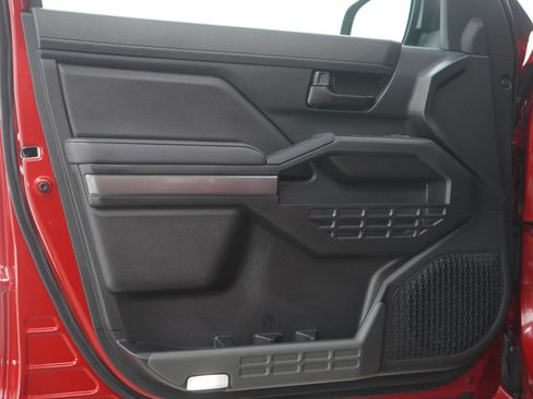 Certified 2025 Toyota Tacoma SR5 image 19