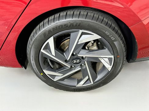 Used 2024 Hyundai Elantra Limited FWD image 11
