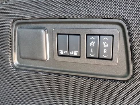 Used 2025 Cadillac Escalade Sport Platinum w/ LPO, ONYX Package AWD/4WD image 12