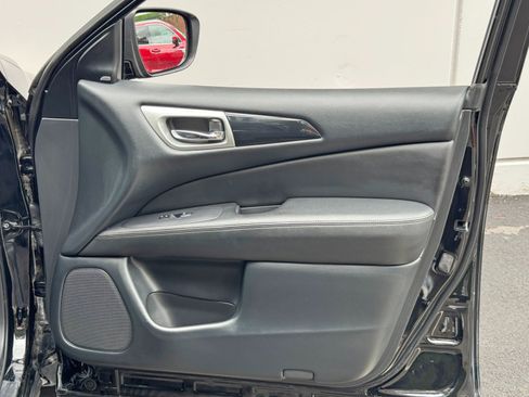 Used 2019 Nissan Pathfinder SV FWD image 39