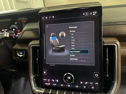 Used 2025 GMC Yukon XL Denali Ultimate AWD/4WD image 30