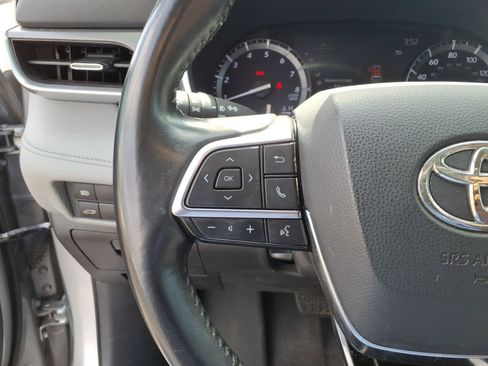 Used 2020 Toyota Highlander XLE FWD image 10