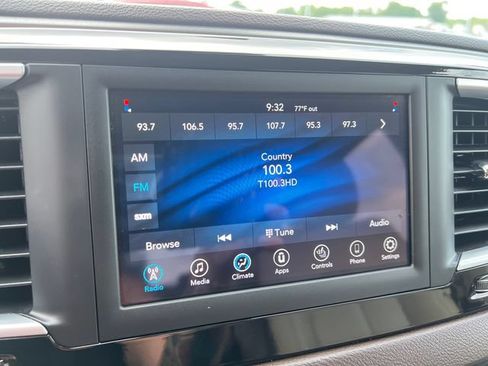Used 2021 Chrysler Voyager Lxi w/ Cold Weather Group FWD image 18