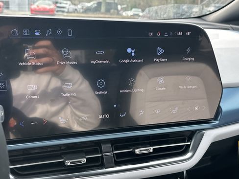 New 2026 Chevrolet Equinox EV LT image 25