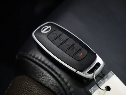 Used 2024 Nissan Pathfinder Platinum image 38