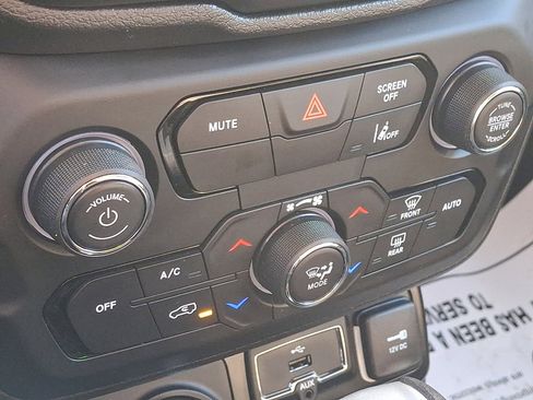 Used 2022 Jeep Renegade Latitude w/ Convenience Group image 29