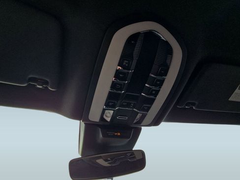 Used 2020 Porsche Macan image 17