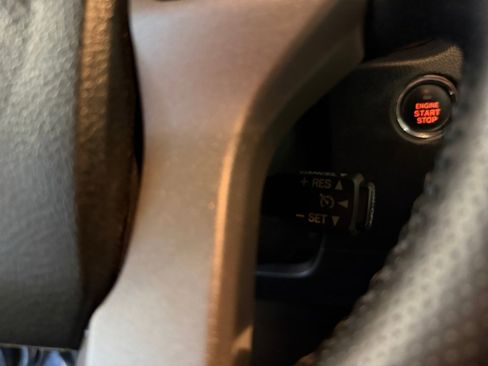 Used 2013 Toyota 4Runner Limited AWD/4WD image 23