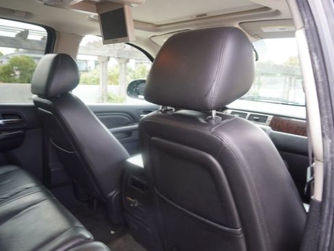 Used 2011 GMC Yukon Denali image 33